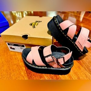 DR. MARTENS VOSS II ATHENA LEATHER STRAP PLATFORM SANDALS